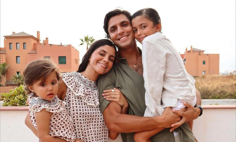 ¡Increíble! María García de Jaime y Tomás Páramo nos muestran su nueva vida como familia numerosa en unas vacaciones llenas de sorpresas en Tarifa 🌴👨‍👩‍👧‍👦 ¡No creerás lo que le pasó a Catalina!